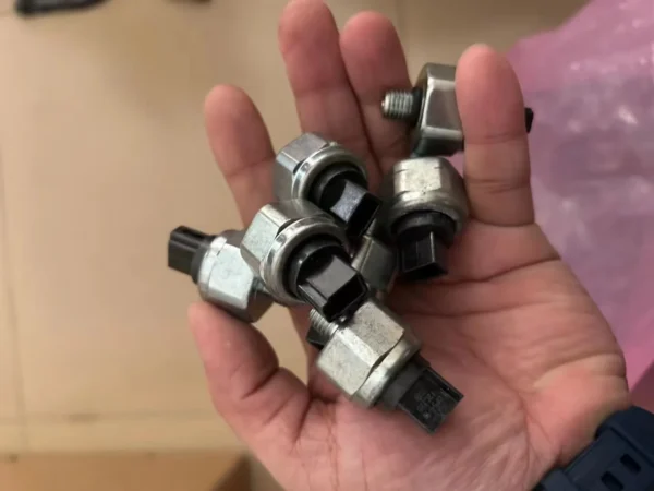 JF010E JF011E RE0F09A Transmission Clutch Oil Pressure Sensor for Nissan Mitsubishi Dodge Ratio